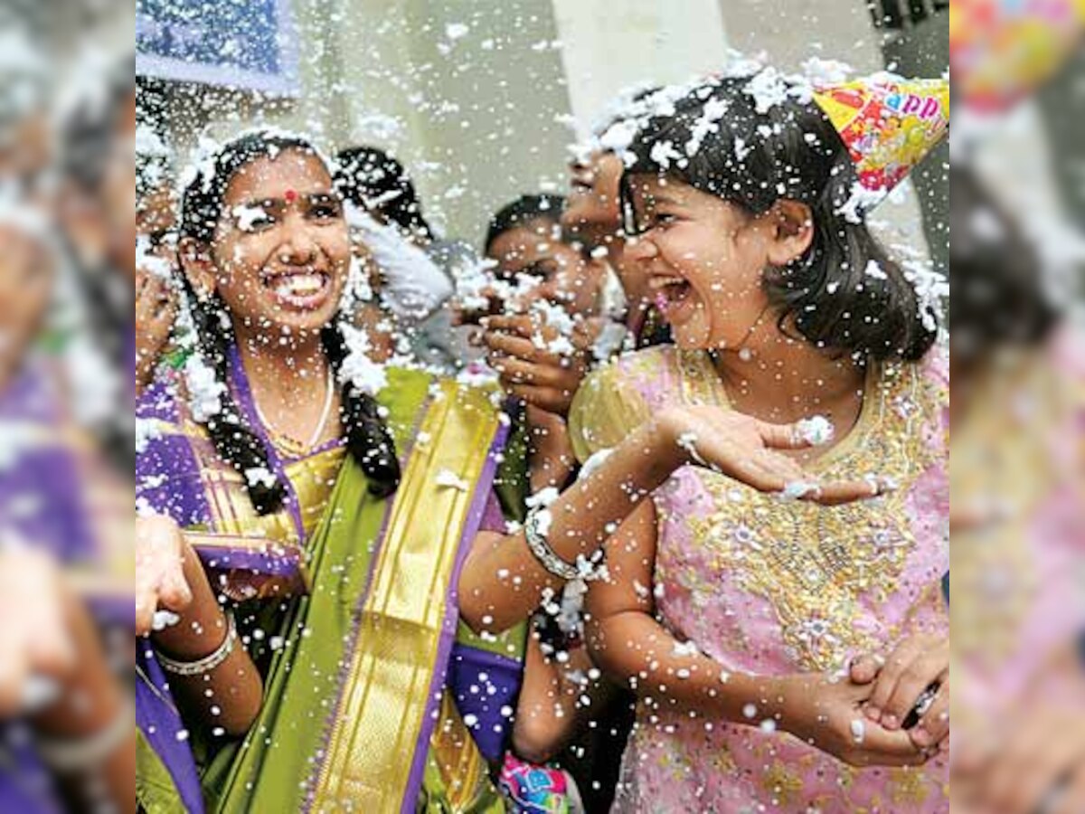 Ganpati mandals celebrate Lata Mangeshkar's birthday in Pune