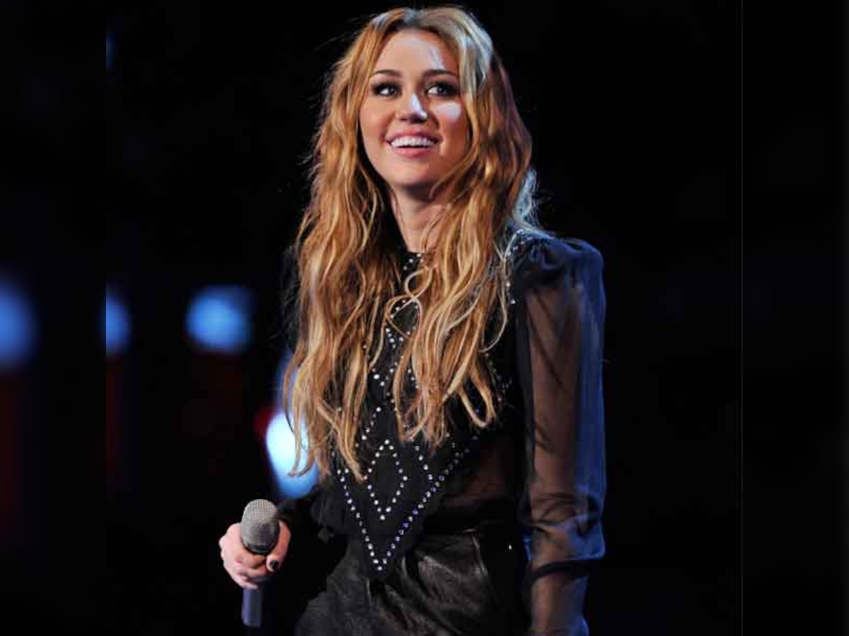 Miley Cyrus aimed to 'make history' with video awards performance