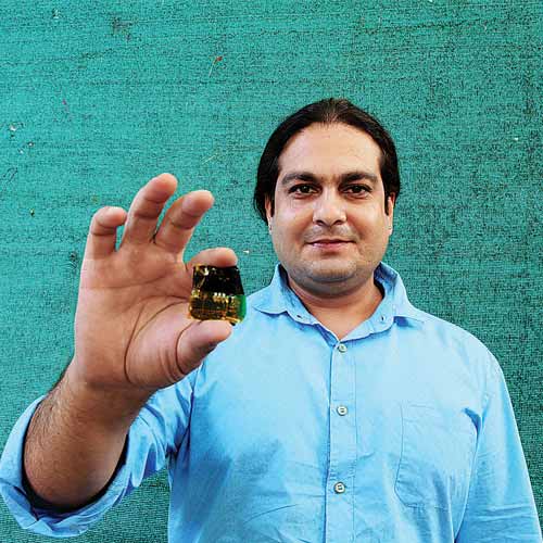 Fear-sensing device to aid distressed women