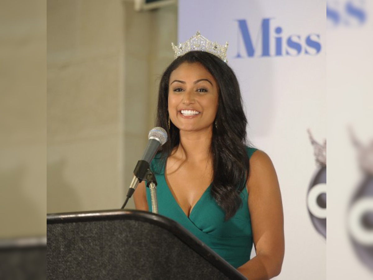 Miss America Nina Davuluri meets Barack Obama at White House