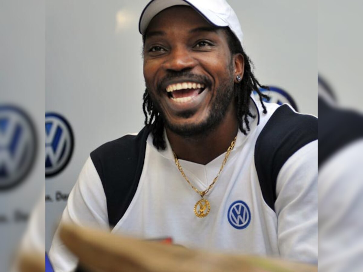 Chris Gayle gorges on Chingri Macher Malai Curry, Rosogolla