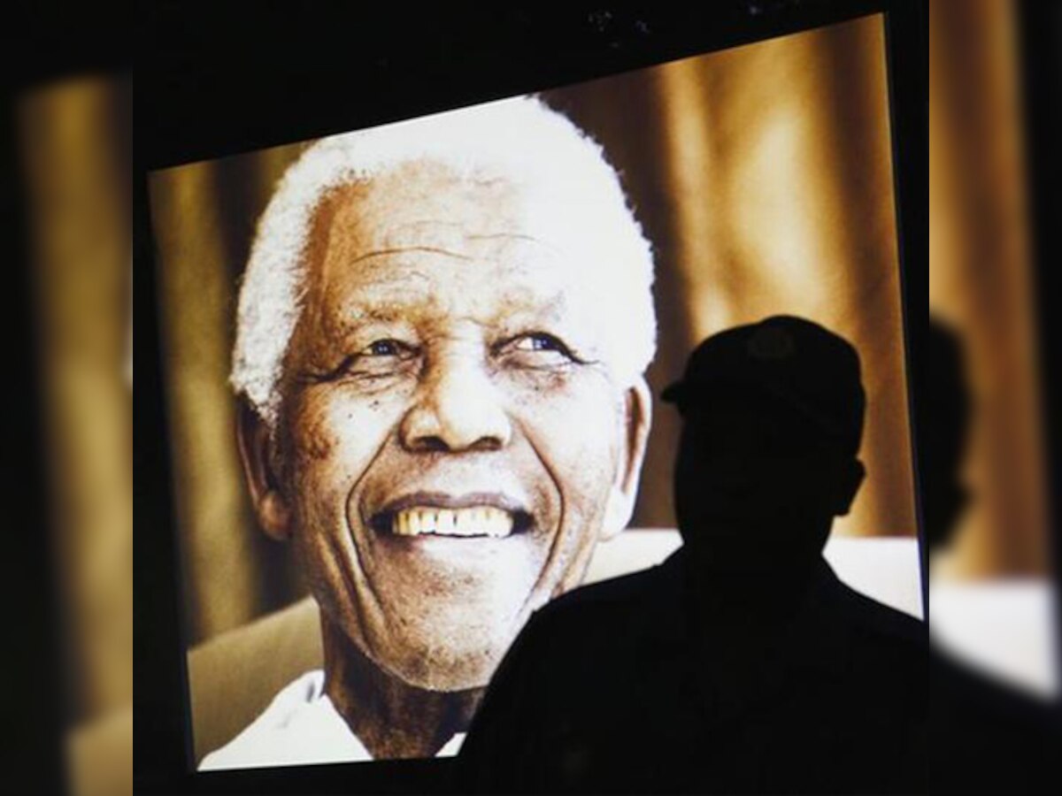 Memorial service concludes amid cries of 'long live Nelson Mandela'