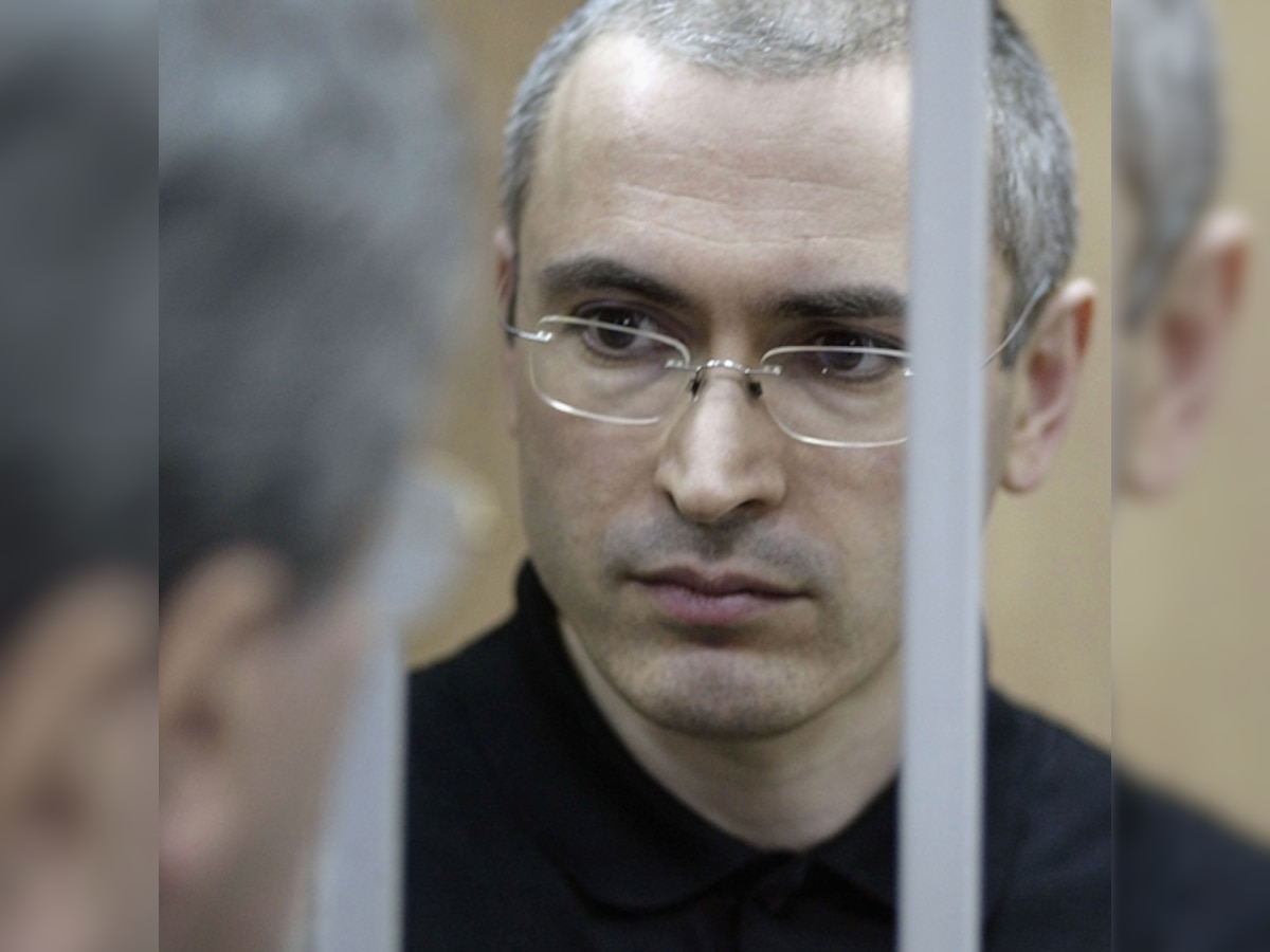 Freed from jail, Mikhail Khodorkovsky reunited with family in Berlin