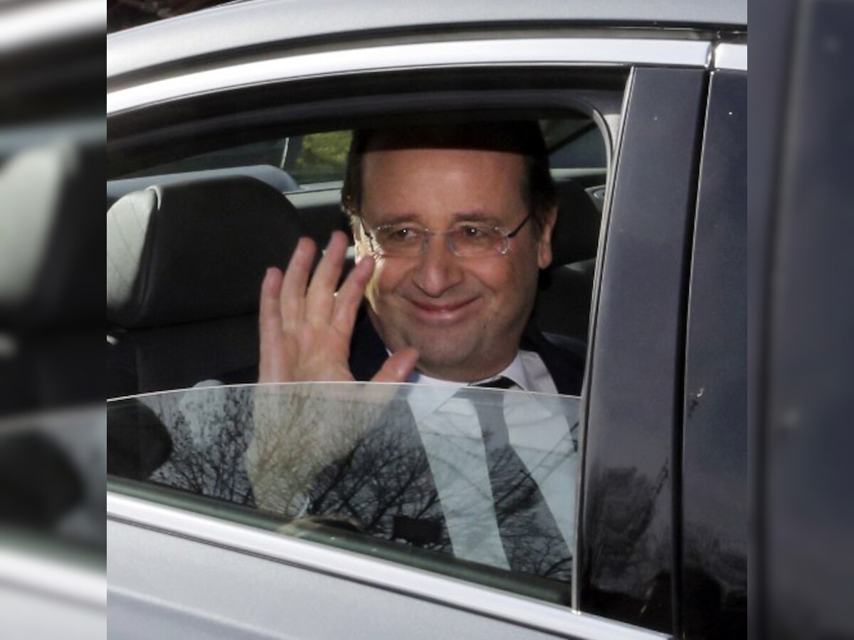 French President Francois Hollande's approval rating stable despite affair news, poll shows