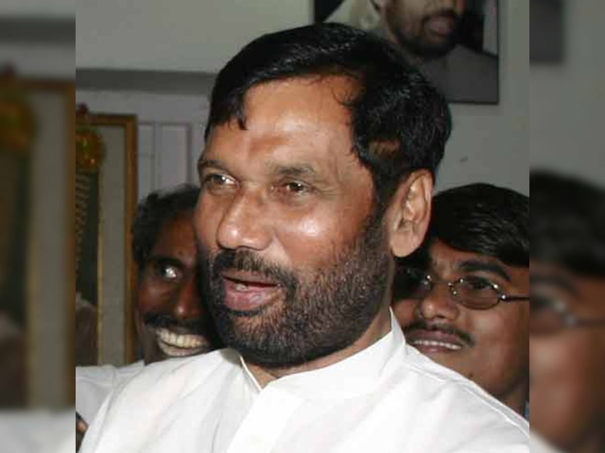 Ramvilas Paswan thanks Nitish Kumar for praise, but says he will be with Congress