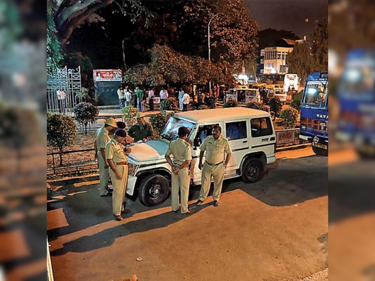 Bangalore: Drunk BSF jawans tease women, beat cops, public at Lalbagh