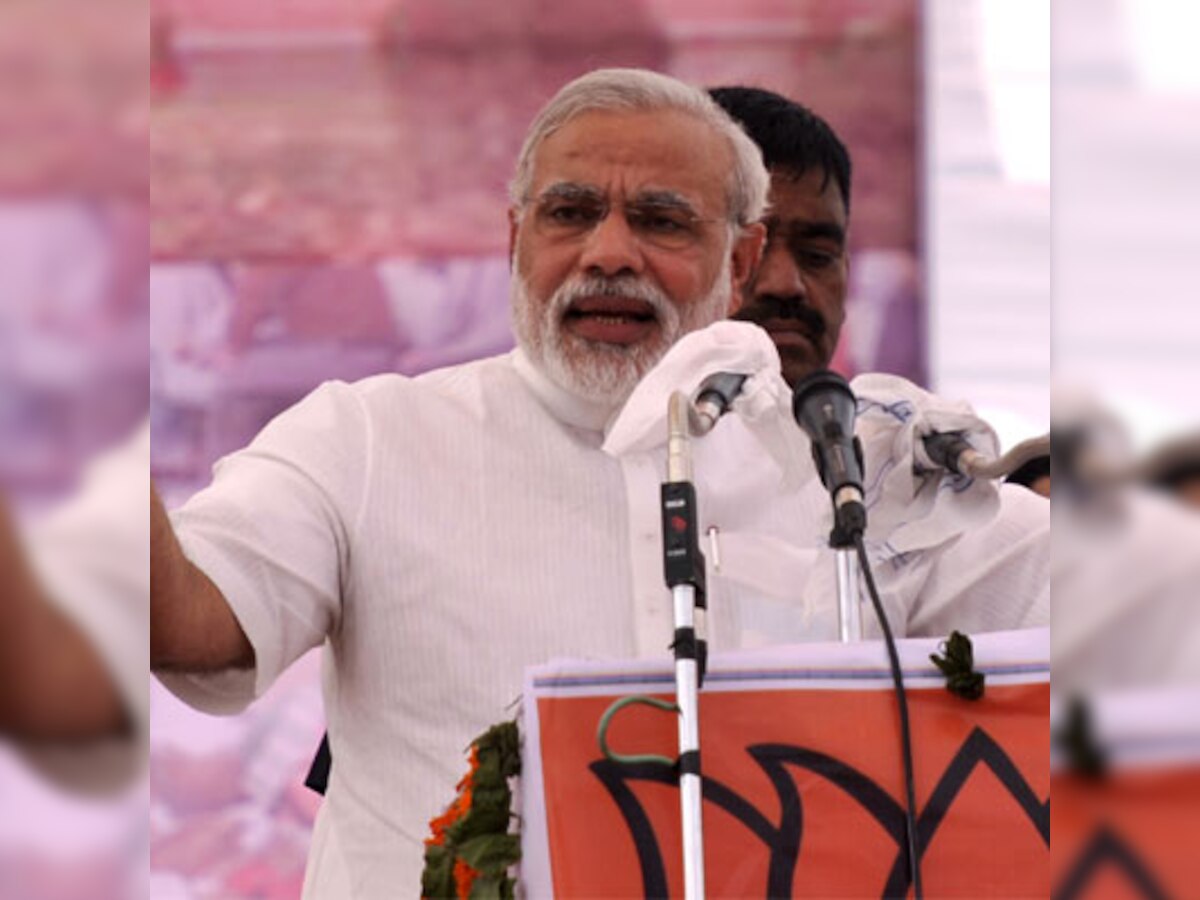 Narendra Modi attacks UPA's economic policies at a FICCI meet