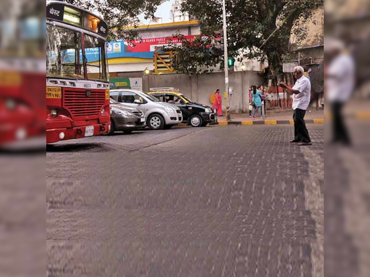 No traffic cop, only Uncle at King's Circle in Matunga