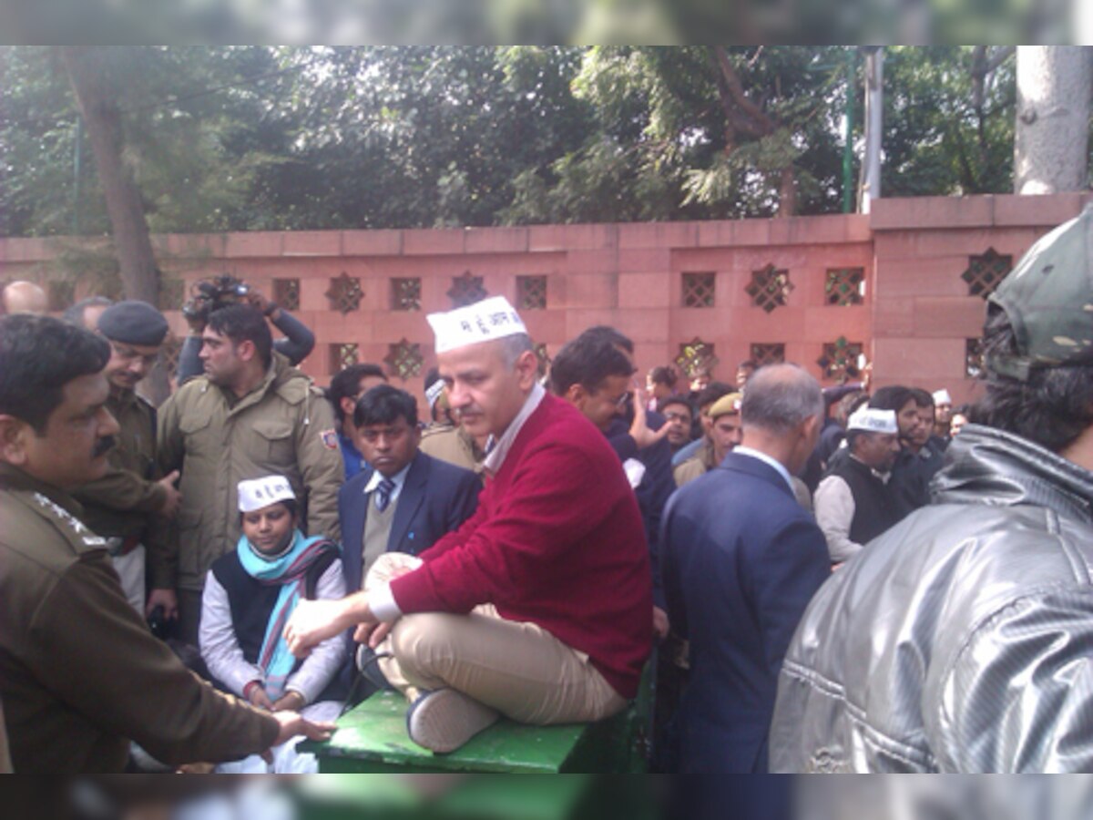 Congress cornered by BJP and AAP protests outside Arun Jaitley's house 