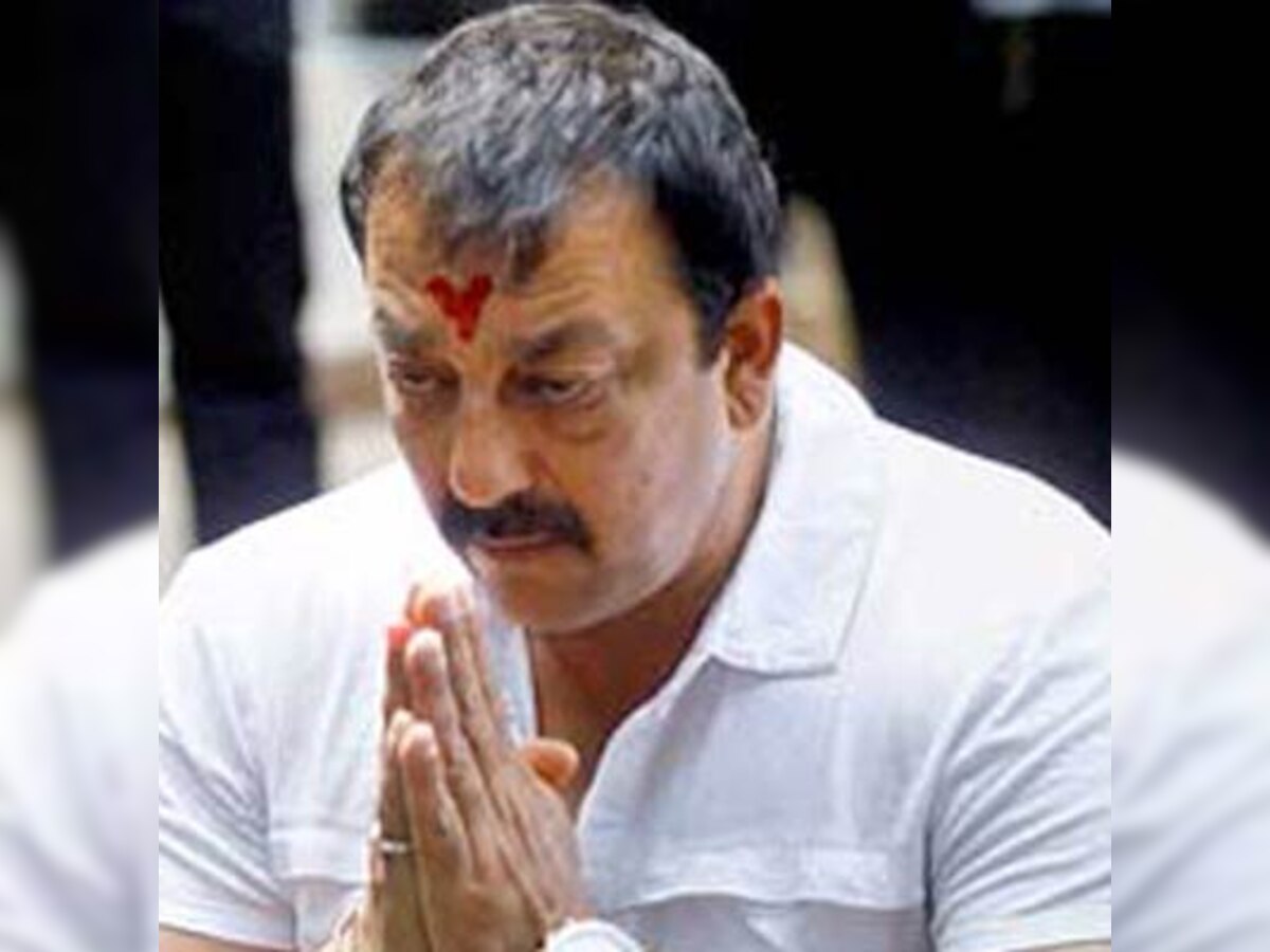 Sanjay Dutt seeks another month's parole extension