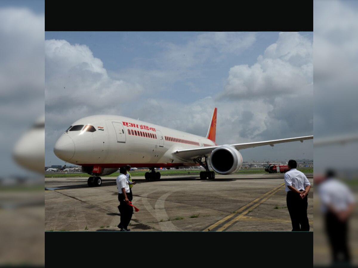 Fog disrupts flight schedule at Delhi airport, over 50 flights hit 