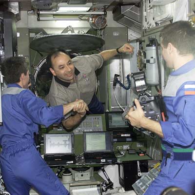 Twin astronaut brothers to help NASA study effects of spaceflight on ...