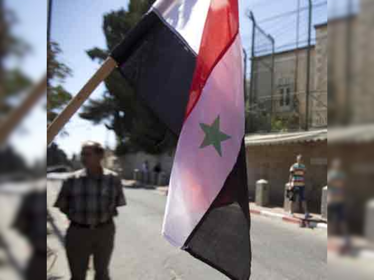 Syria fires missiles at Lebanese border town