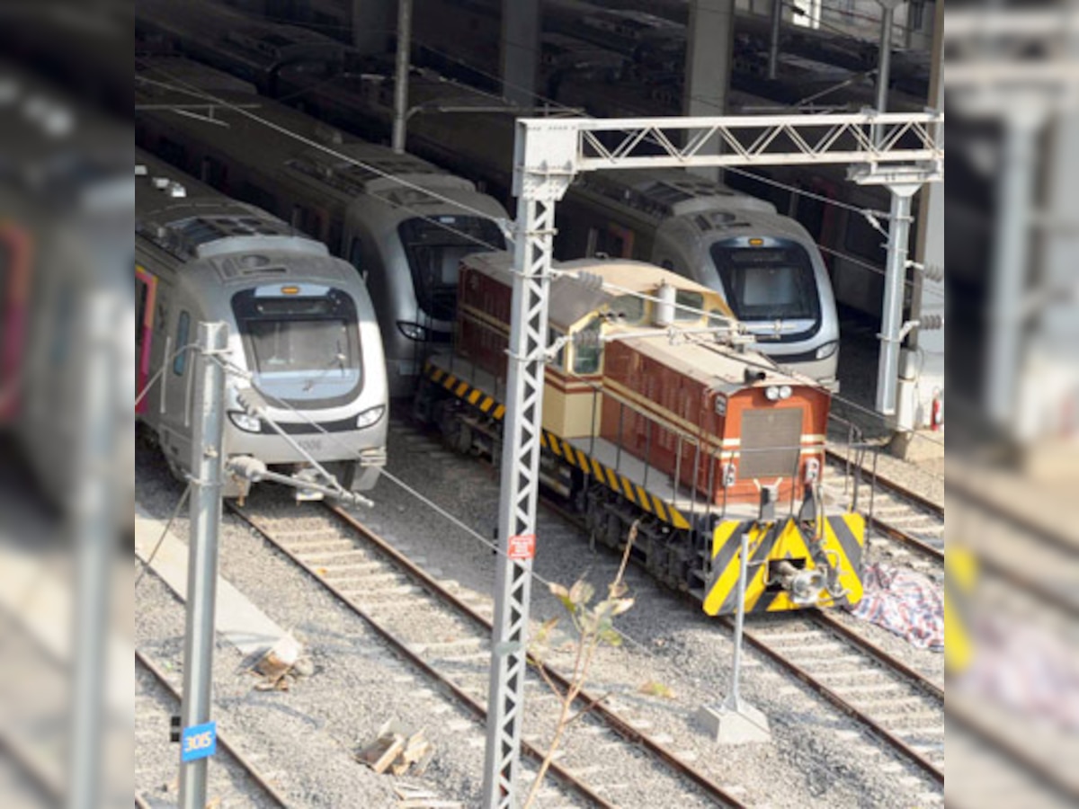 Mumbai metro train timings to be displayed at bus shelters