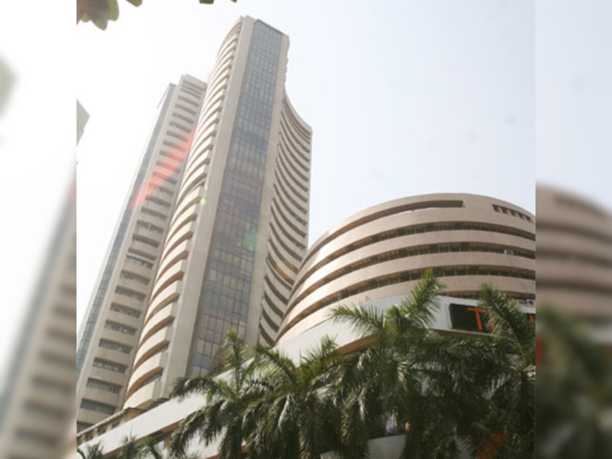 Choppy Sensex ends flat, IT stocks under pressure