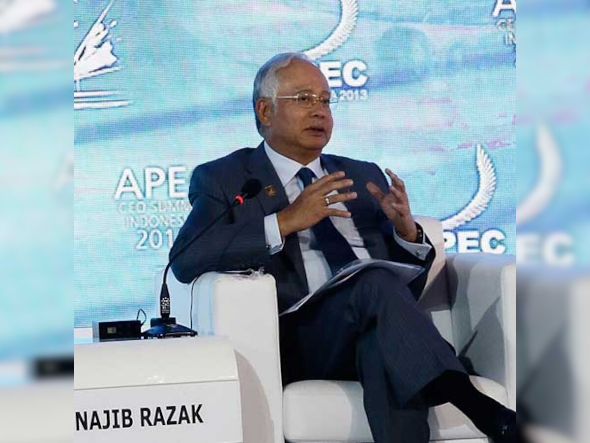 Malaysian PM Najib Raza holds meeting over missing jet