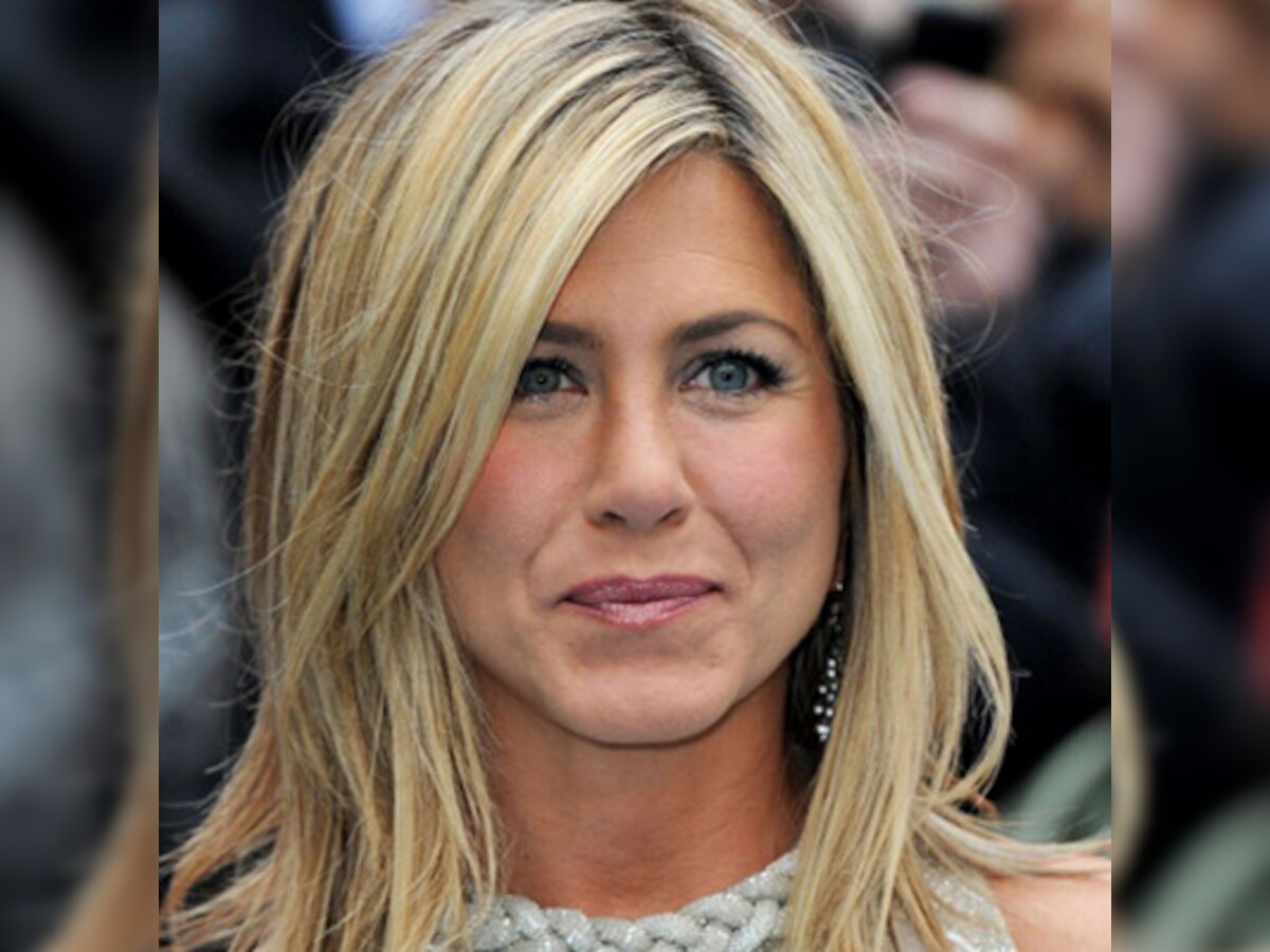 Justin Theroux hijacks Jennifer Aniston's beauty products