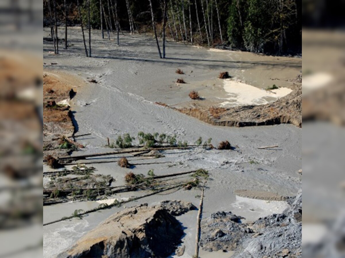 Rescuers scour Washington state mudslide rubble; toll expected to rise