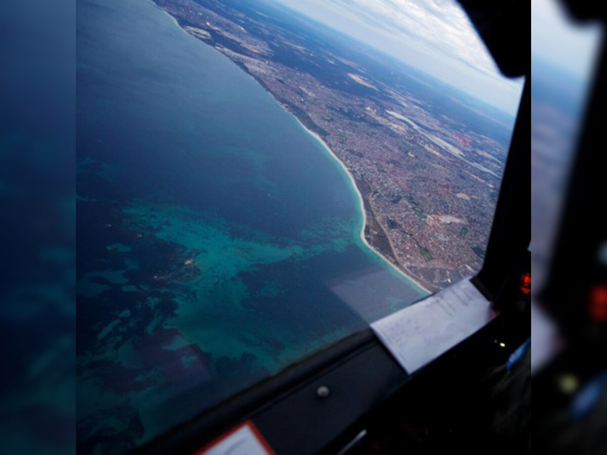 Hunt for Malaysia Airlines debris, wreckage steps up, black box detectors arrive