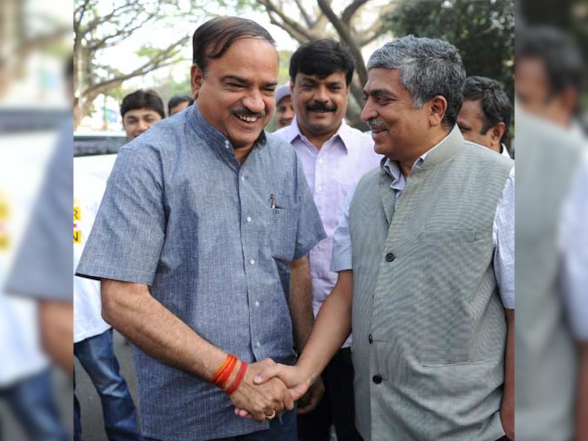 Nandan Nilekani, Ananth Kumar participate in BJP-Congress political debate; Chaos ensues