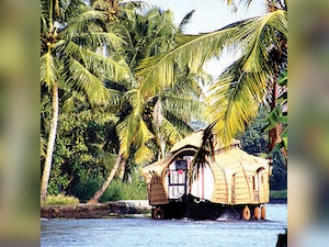 Kerala backwaters hub attracts poll tourists