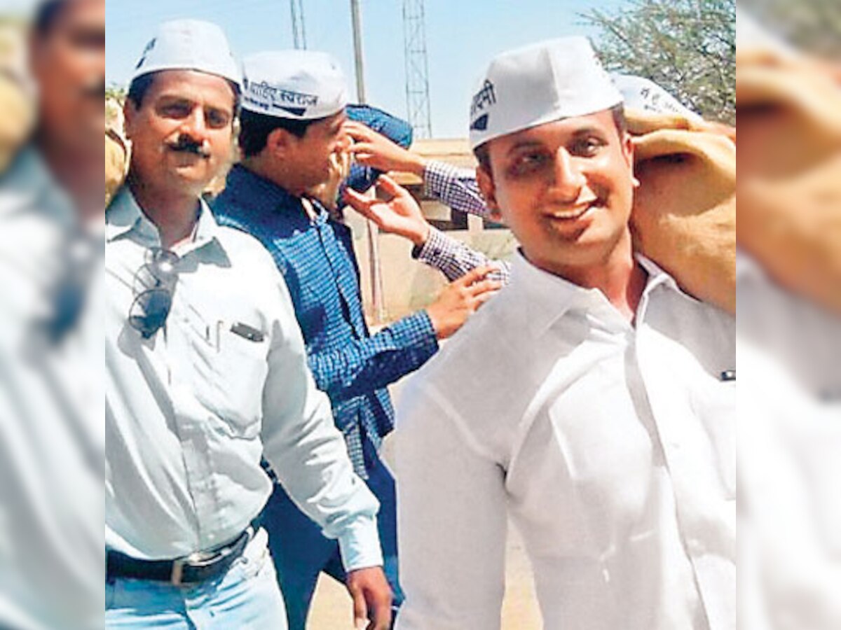 AAP man unleashes ‘change’ while filing nomination