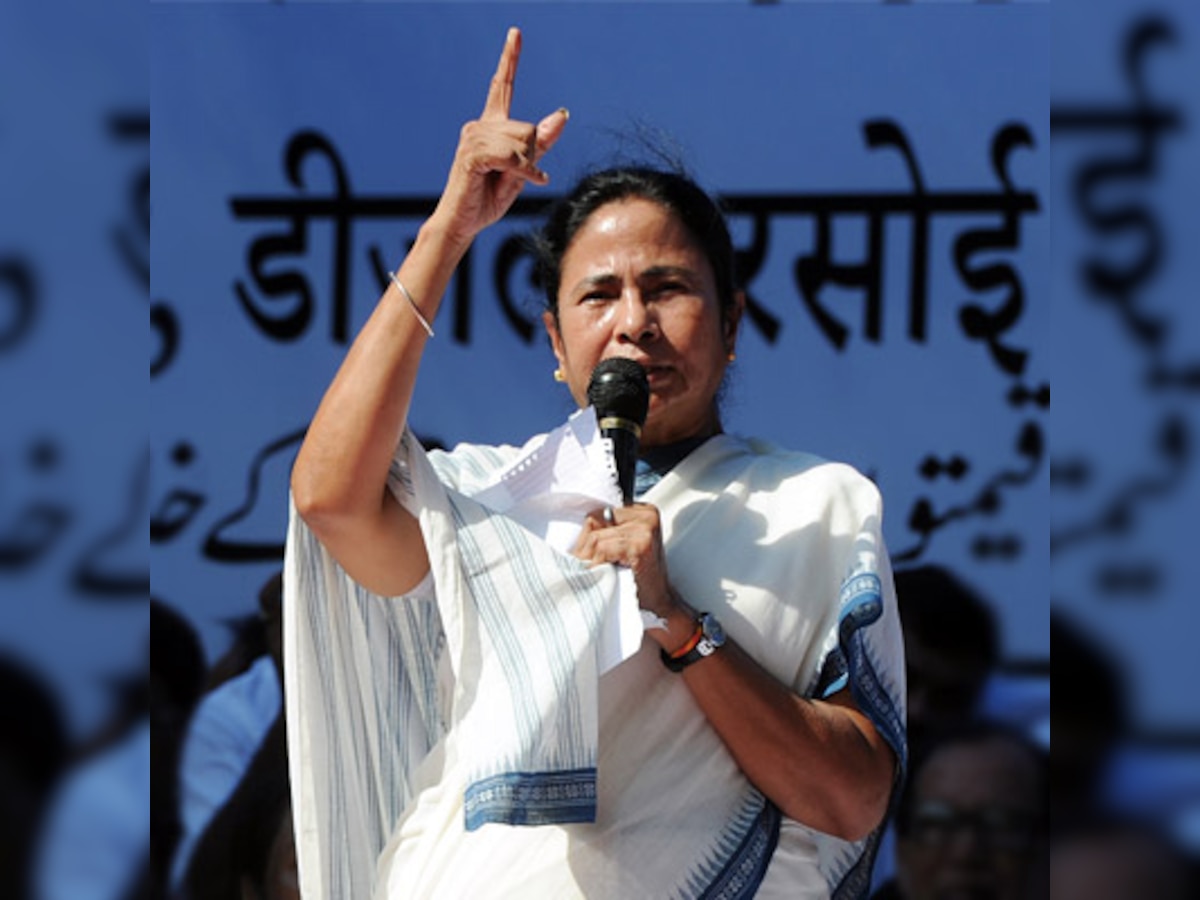 Mamata Banerjee targets Congress over Saradha scam