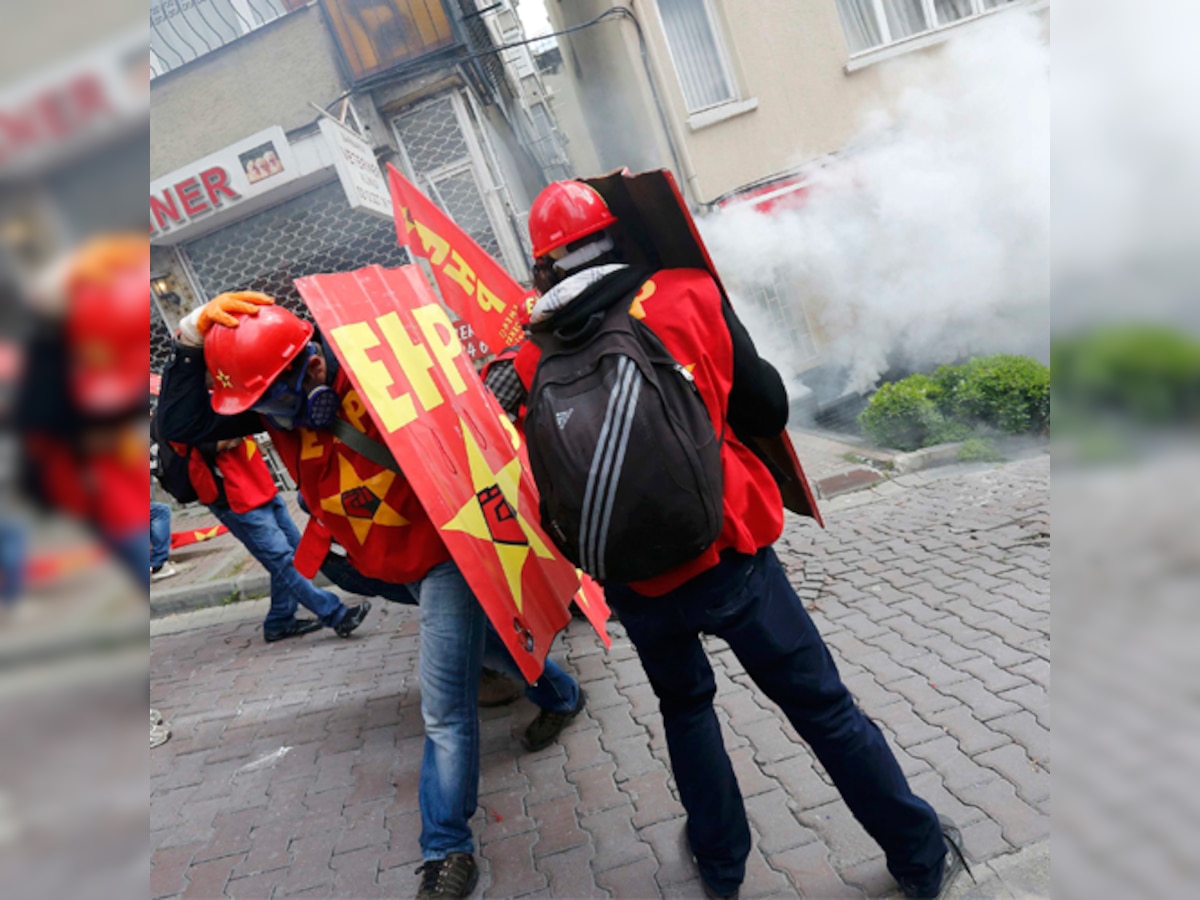 Turkish police fire tear gas on May Day protesters in Istanbul