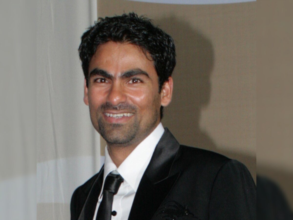 Cricketer-turned-politician Mohammad Kaif casts his vote in Allahabad