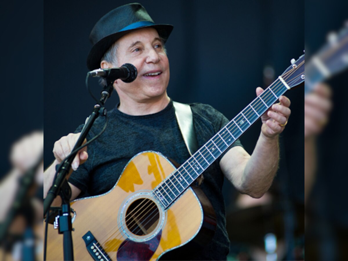 Paul Simon returns to stage after arrest drama