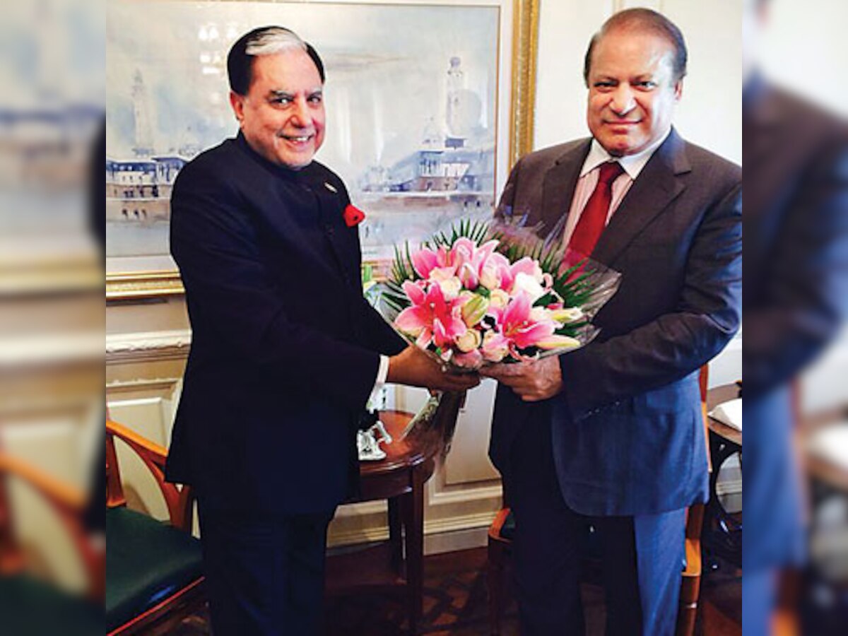 Pakistan PM Mr Nawaz Sharif catches a glimpse of ZEE group's upcoming channel 'Zindagi'