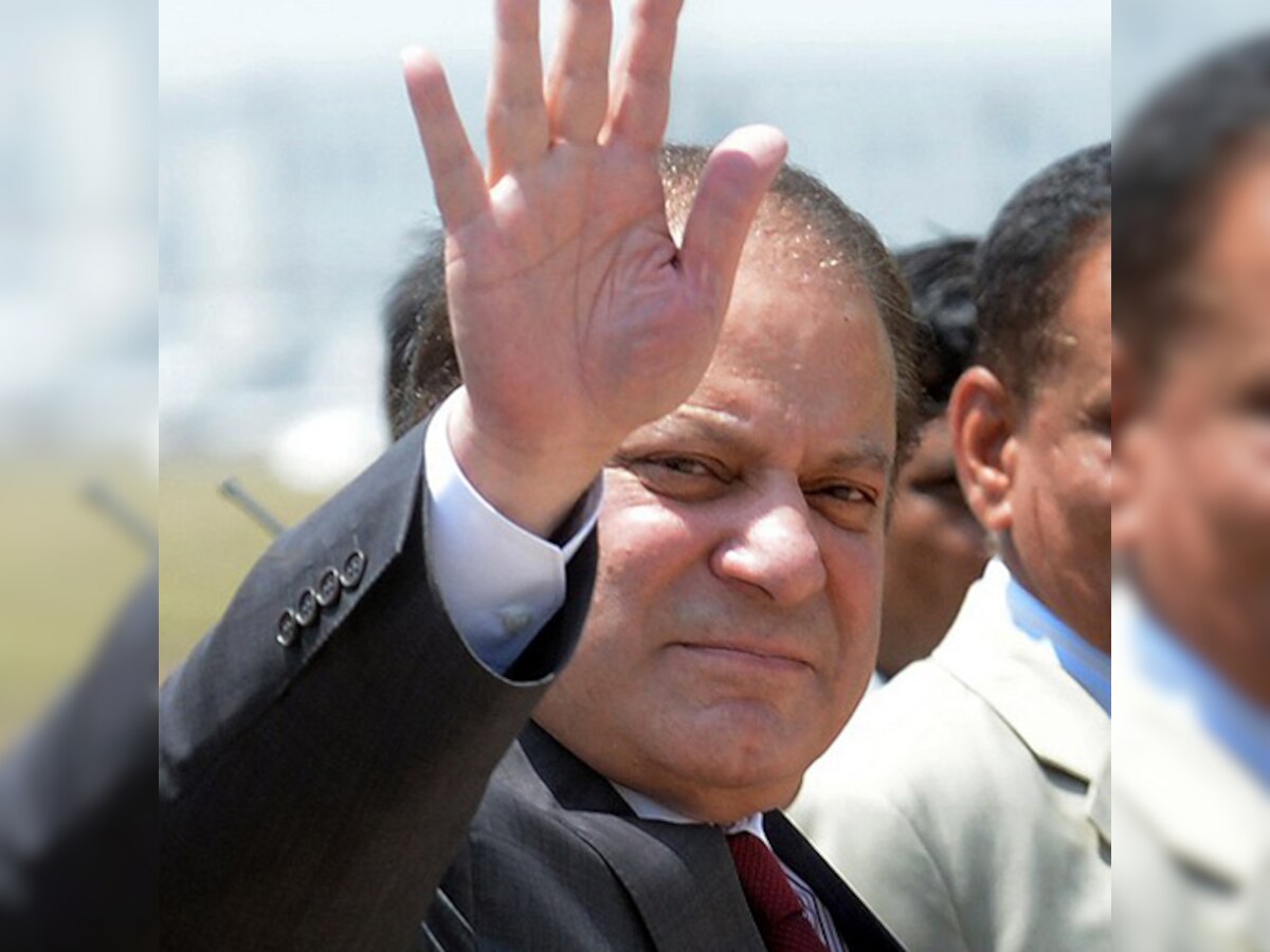 Pakistan PM Nawaz Sharif offers prayers at historic Jama Masjid