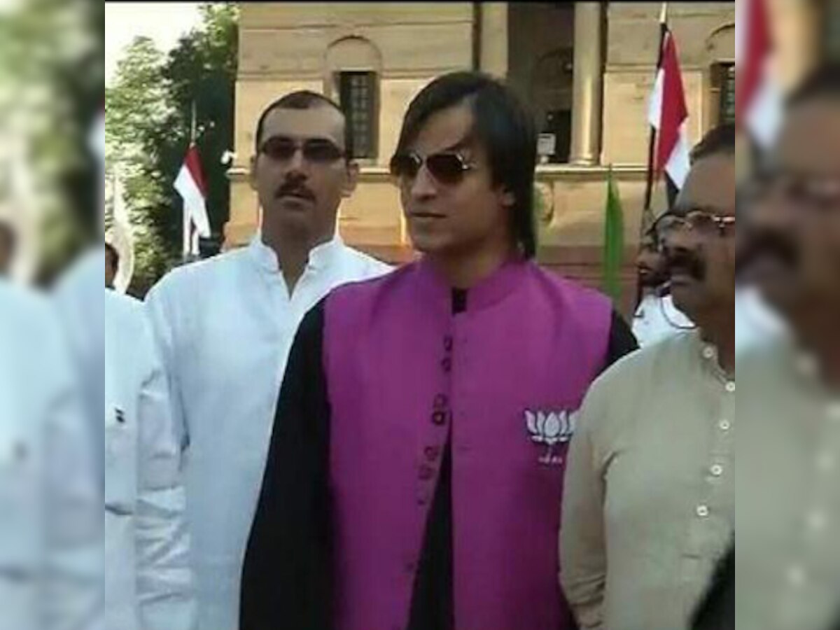 Twitter users mock actor Vivek Oberoi's presence at Narendra Modi's swearing in