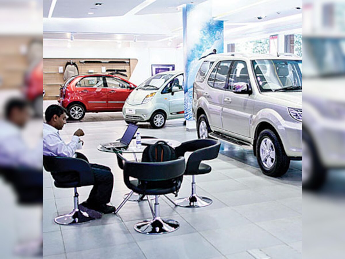 As going gets tough, dealers look at carmakers for support