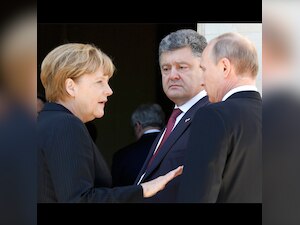 Vladimir Putin, Ukraine's Petro Poroshenko shake hands, meet at Normandy invasion anniversary