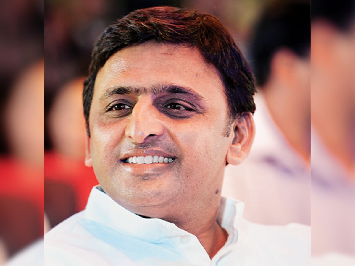 Akhilesh Yadav sacks top babu for proximity with Rajnath Singh