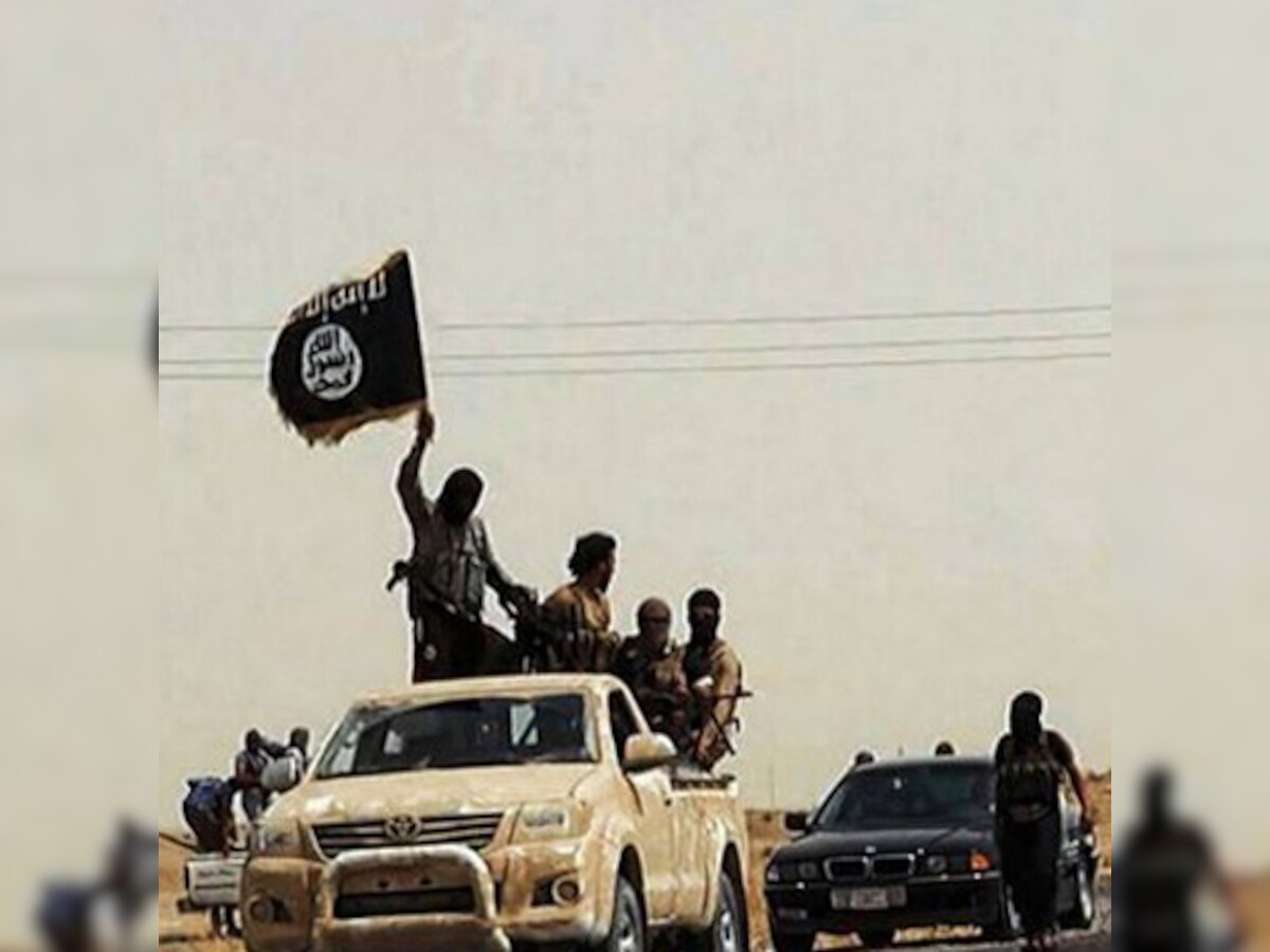 ISIL militants hit Iraq's main refinery, PM Nouri al-Maliki sacks officers