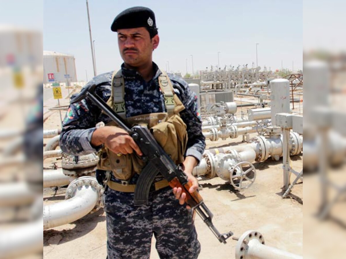 Iraq battles to hold biggest refinery