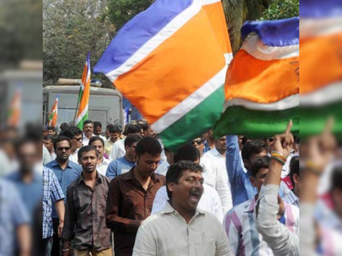 MNS leader attacked, chilli powder thrown into eyes