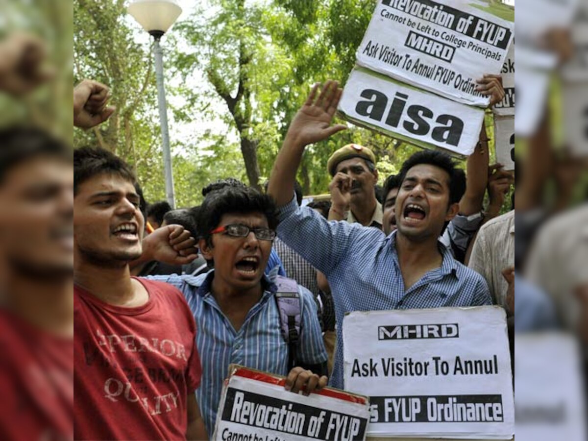  DU-UGC issue: Students protesting #FYUP detained