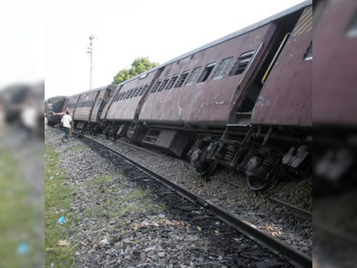 Inquiry begins into Rajdhani Express derailment 