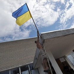 EU names rebel leaders in Ukraine hit with sanctions