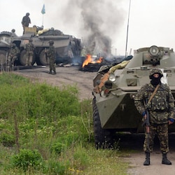 Ukraine responds to deadly missile attack with jet strikes on rebels