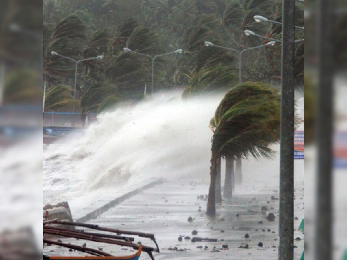 Super typhoon kills eight in southern China 