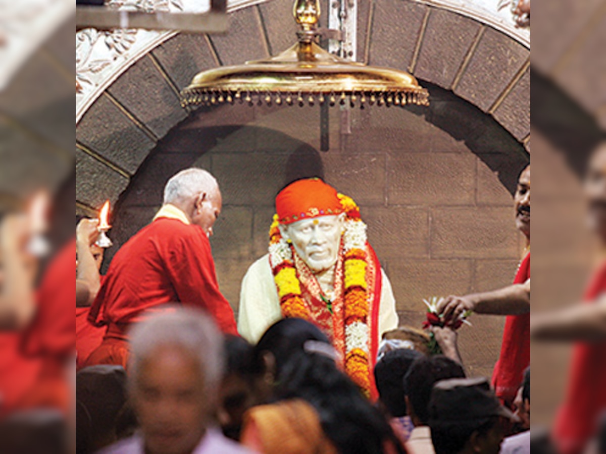 Dwarka Peeth Seer invites Shirdi trust for Dharma Sansad