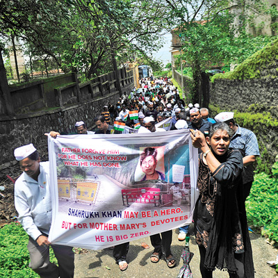 Bandra protest against SRK’s Mannat ramp
