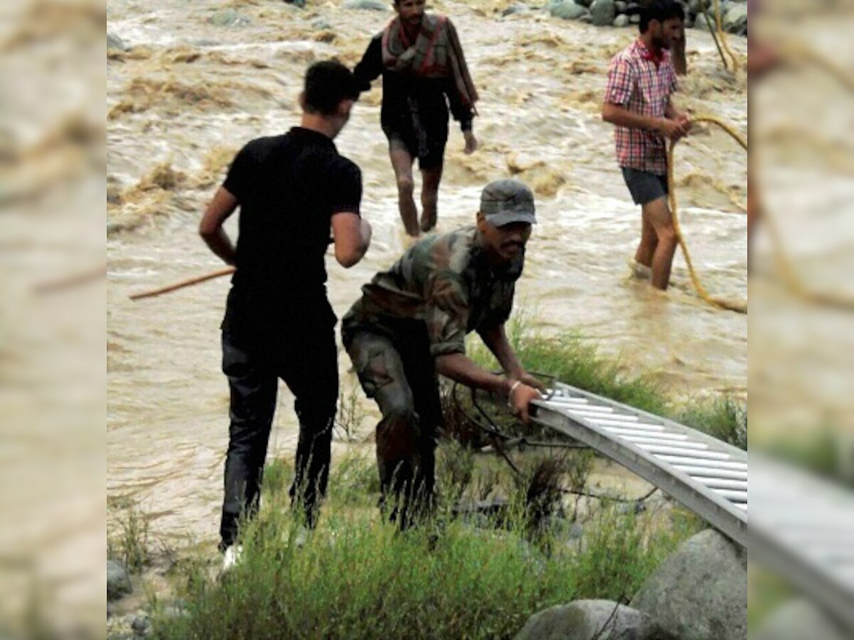 Landslides close down Jammu-Srinagar Highway for second day