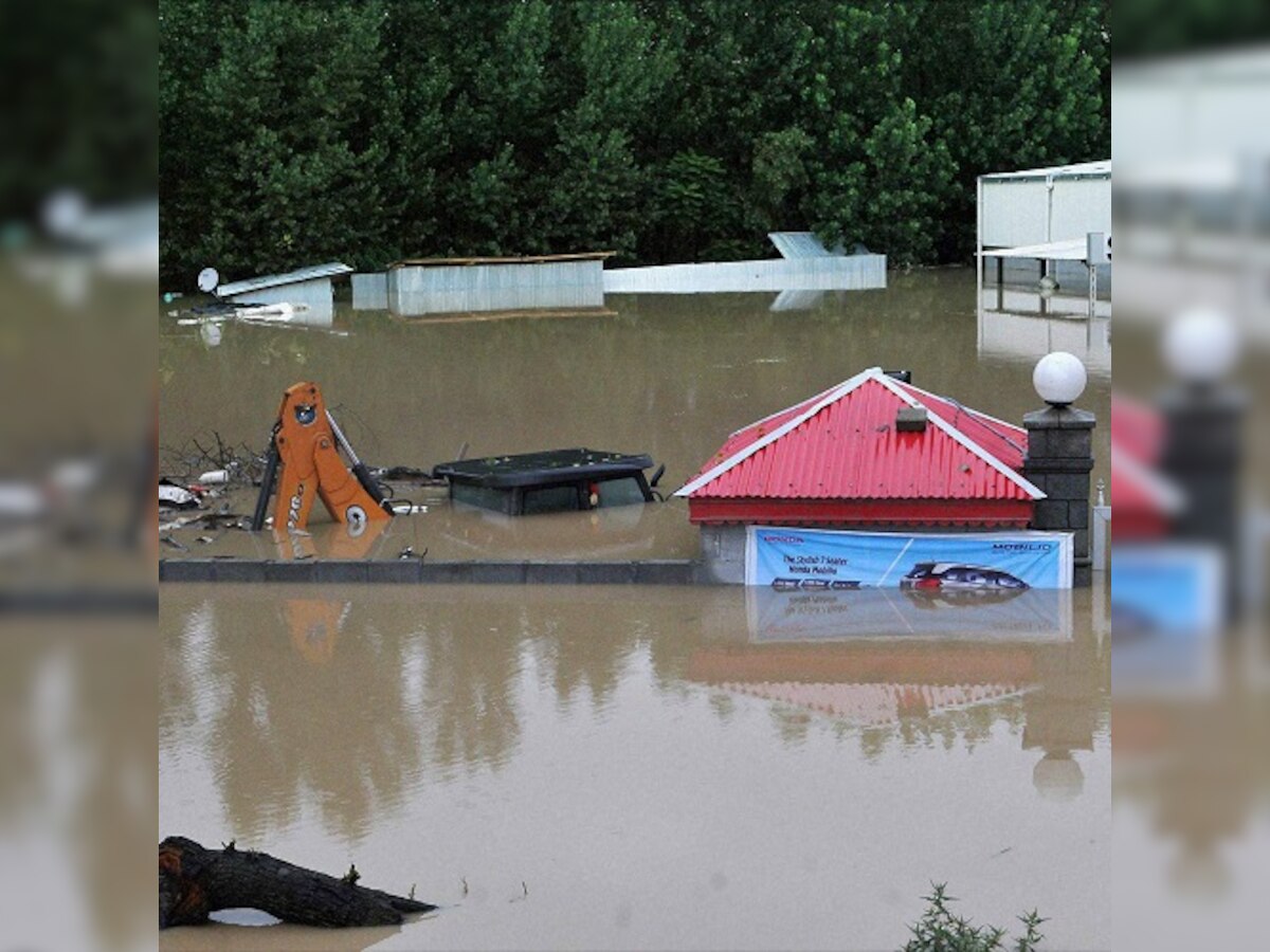 Flood situation worsen in Kashmir, Army cantonment flooded