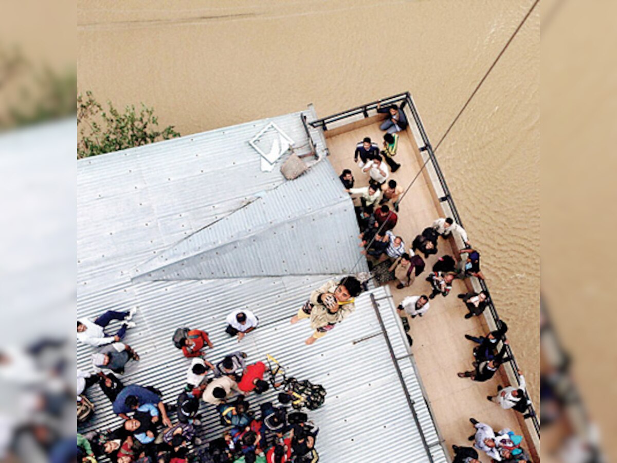 Jammu and Kashmir floods: Rage of Jhelum submerges Paradise