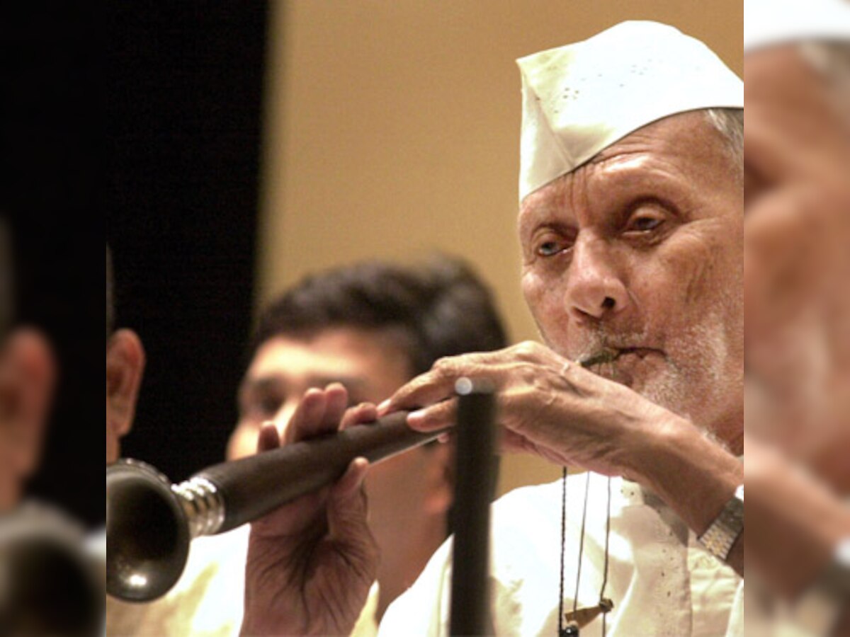 Late Ustad Bismillah Khan's shehnai stolen, blame game starts among sons